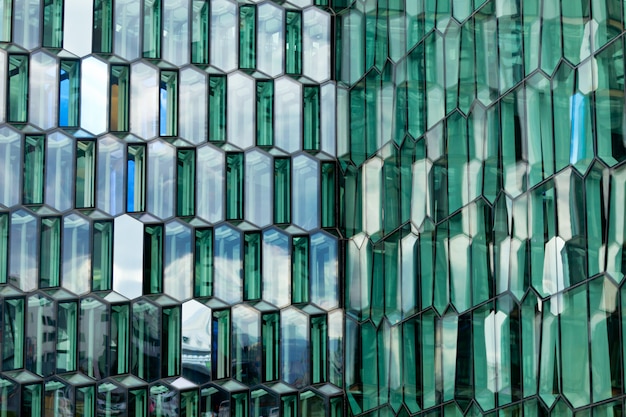 Detalle de la fachada de Harpa Concert Hall en Reykjavik