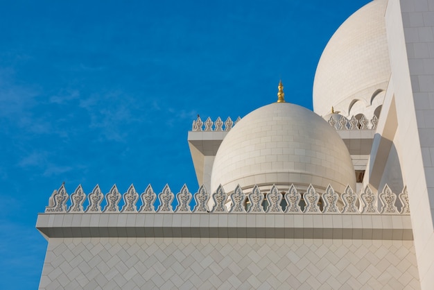 Foto detalle de la famosa mezquita blanca sheikh zayed en abu dhabi, emiratos árabes unidos