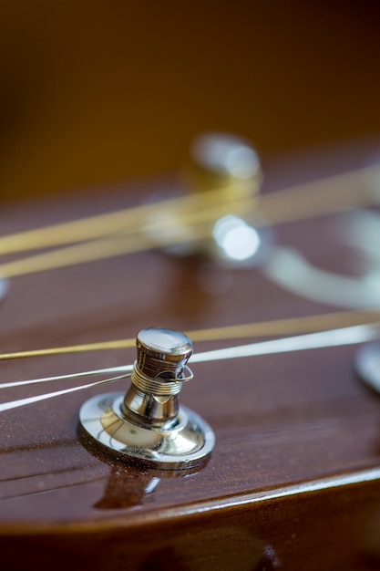 Detalle de guitarra acustica.