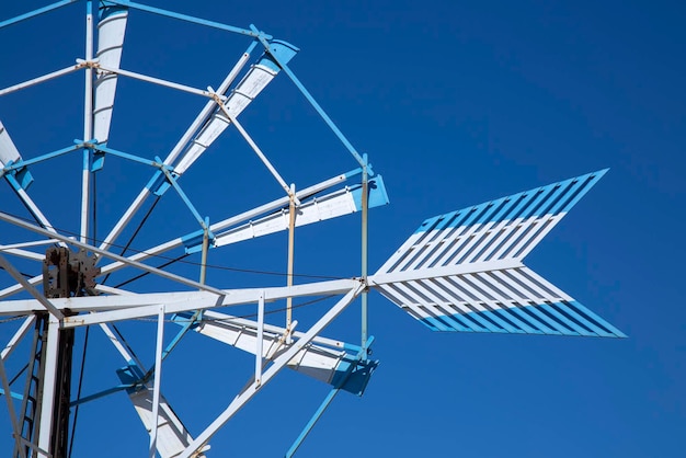 Detalle de molino de viento azul y blanco Ibiza España