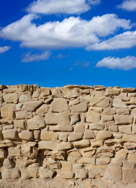 Detalle de muro de mampostería de almena de la isla Tabarca