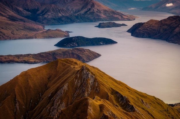 Detalle del paisaje del lago Wanaka al amanecer Nueva Zelanda