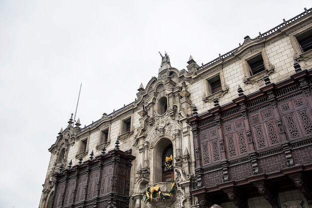 Detalle del Palacio Arzobispal de Lima en Perú en estilo arquitectónico de Renacimiento Colonial Español