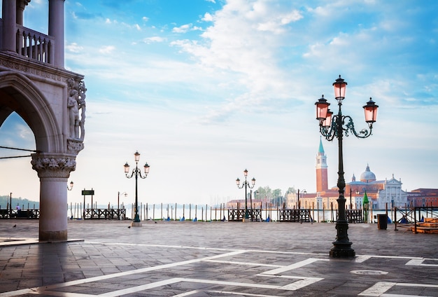 Detalle del Palacio de los Doges y la plaza San Marco, Venecia, Italia, tonos retro