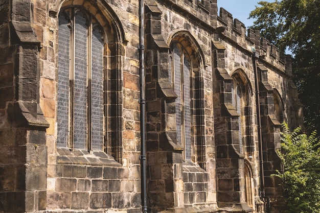 Detalle de la pared de una antigua catedral en Inglaterra