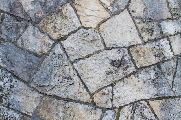 Detalle de la pared de piedra blanca.