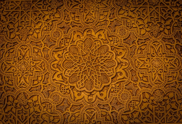 Detalle de la pared del sitio de la UNESCO de la Alhambra en Granada - Sur de España. Caracteres árabes de 600 años.