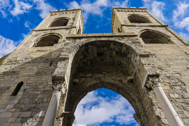 Detalle de la Porta Soprana en Génova, Italia.