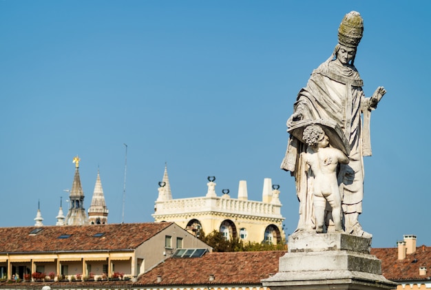 Detalle de Prato della Valle en Padua, Italia