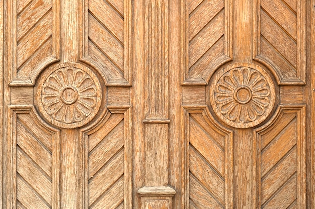 Detalle de la puerta de madera antigua