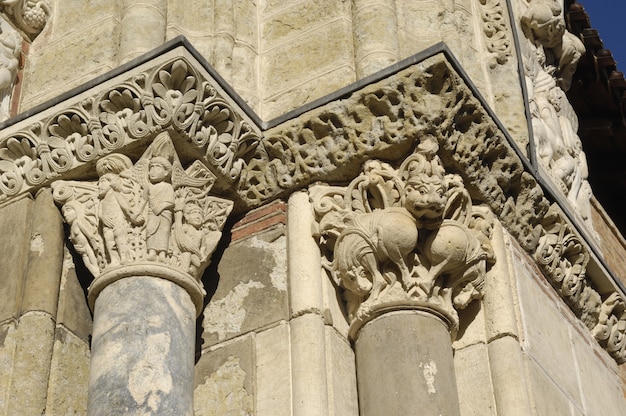 Detalle de la puerta de Saint Sernin, Toulouse, Francia