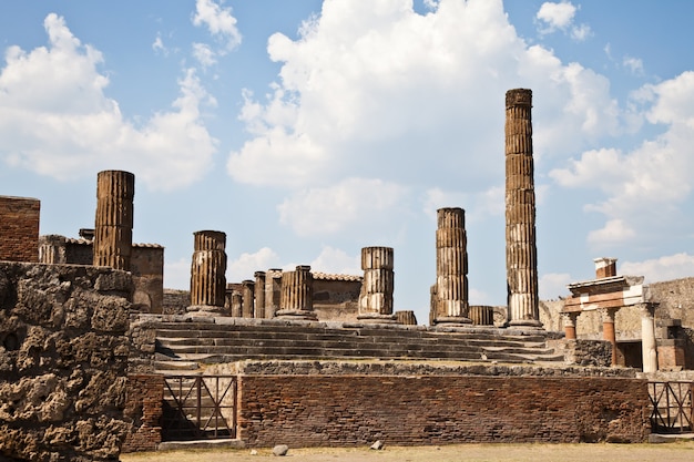 Detalle del sitio de Pompeya. La ciudad de fue destruida y completamente enterrada durante una larga erupción catastrófica del volcán Vesubio.