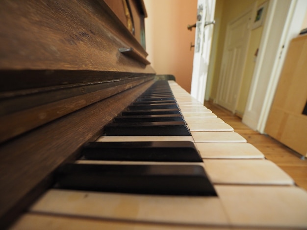 Detalle de las teclas del teclado del piano