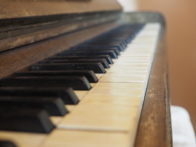 Detalle de las teclas del teclado del piano