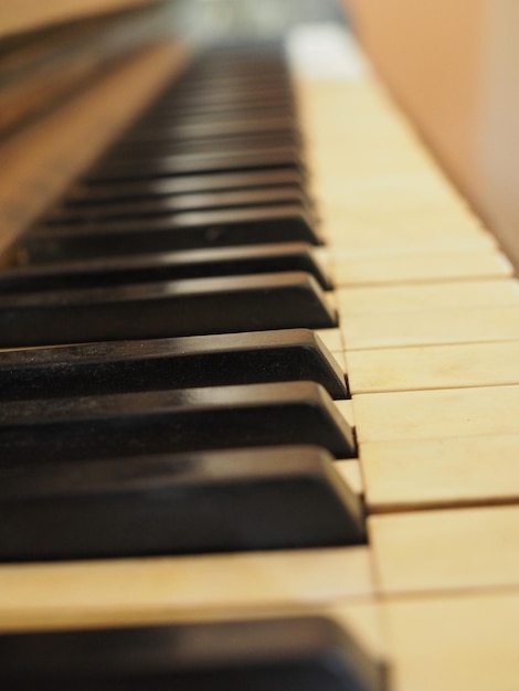 Detalle de las teclas del teclado del piano