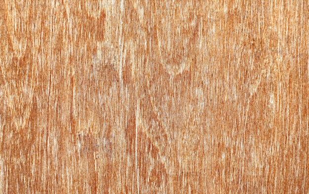 El detalle de la textura del tablero de madera.