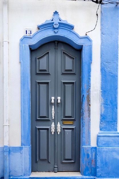 Detalle típico de la puerta de la arquitectura de los edificios portugueses