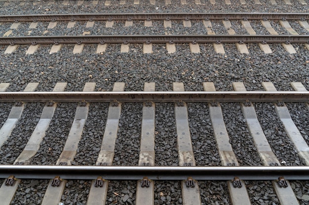 Detalle de las vías del tren de cerca