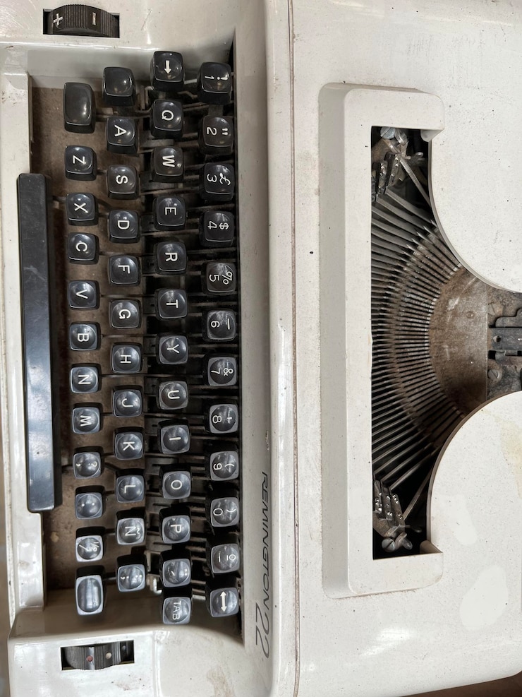 Foto detalle de una vieja máquina de escribir