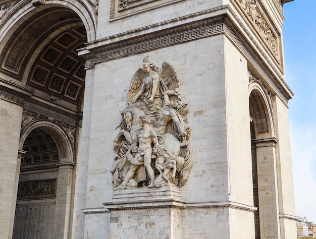 Detalles arquitectónicos del Arco de Triunfo o Arc de Triomphe ChampsElysees en París Francia