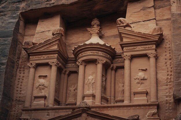 Detalles arquitectónicos del histórico Petra Wadi en Jordania