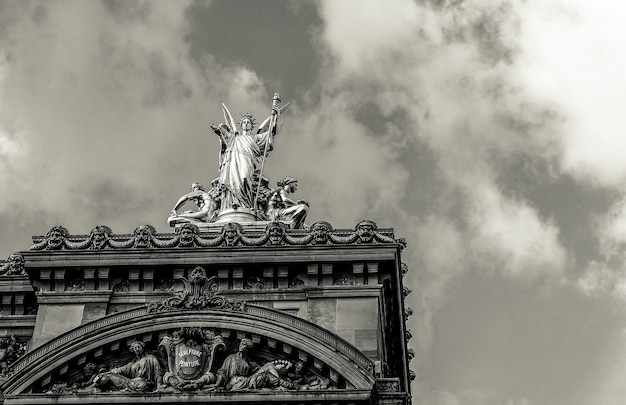 Los detalles en blanco y negro del Palais Garnier Opera Paris