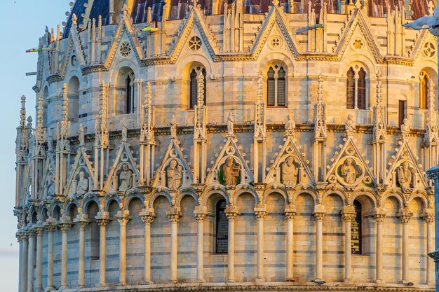 Foto detalles de la catedral de pisa en pisa italia