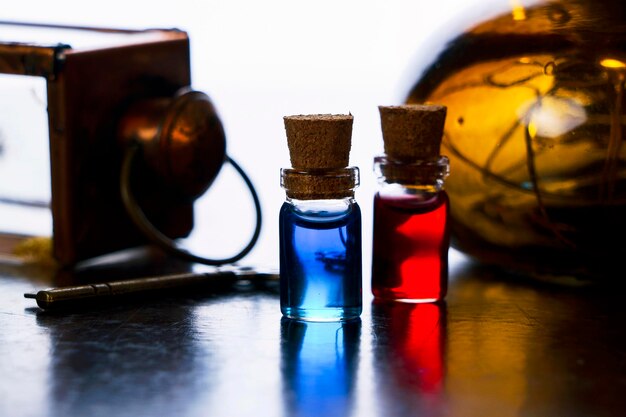 detalles creativos en un fondo blanco