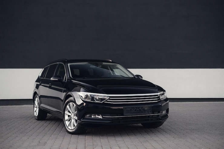 Foto detalles exteriores de coches europeos negros modernos y ruedas hermosas
