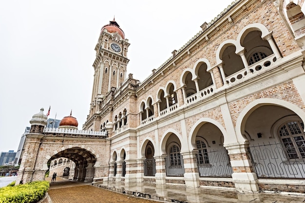 Detalles exteriores del edificio Sultan Abdul Samad