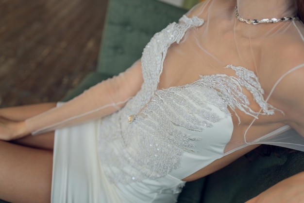 Detalles del hermoso vestido de novia closeup blanco