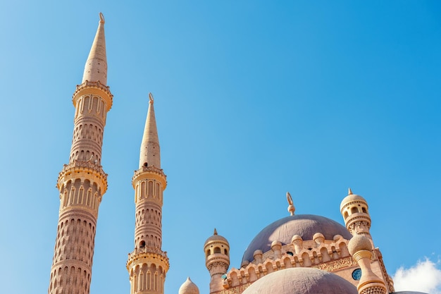 Detalles de la mezquita Al Mustafa en la ciudad vieja de Sharm El Sheikh en Egipto