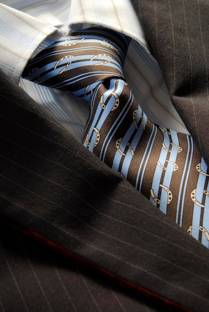 Detalles de traje de negocios camisa corbata y chaqueta vista de cerca concepto de hombre de negocios