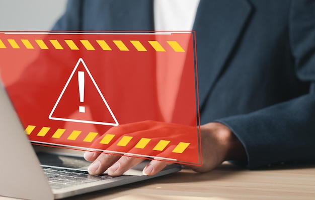 Detecta amenazas cibernéticas hackers virus informáticos y malware Alerta de sistema hackeado después de un ataque cibernético en una red informática