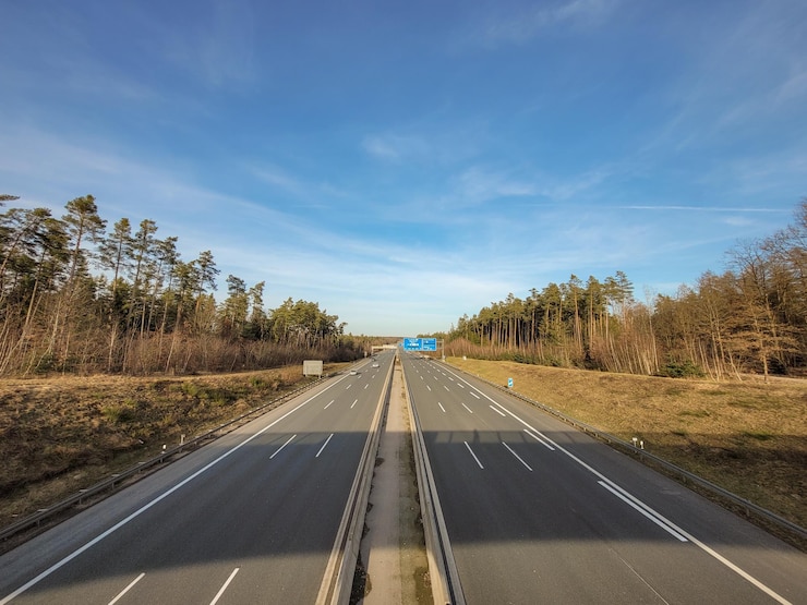 Foto deutsche autobahn während der covid-19-eindämmung