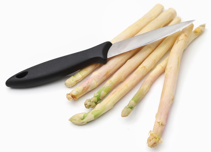 Foto deutscher weißer spargel über weiß