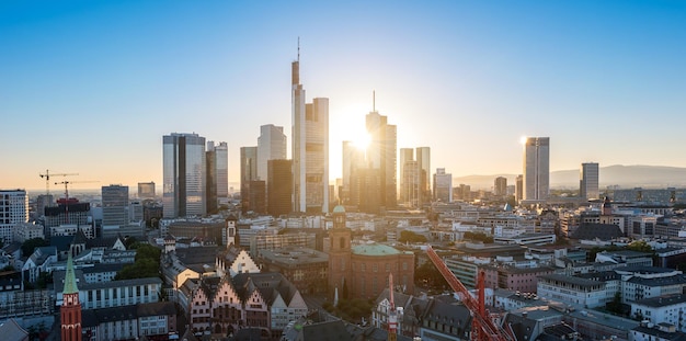 Deutschland Frankfurt am Main Skyline Sonnenuntergang