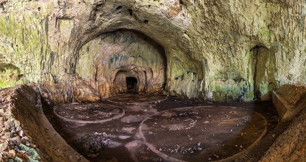 Devetashka caverna na Bulgária