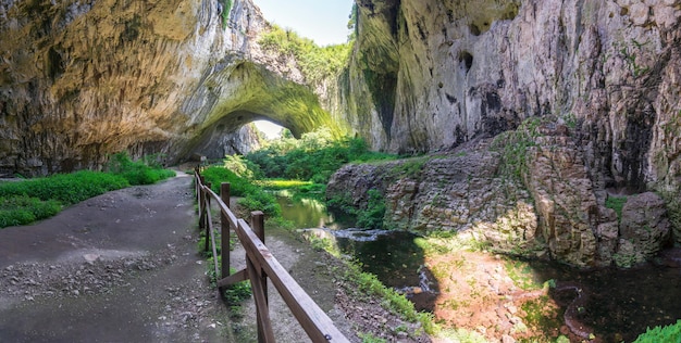 Devetashka caverna na bulgária