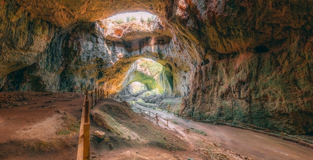 Devetashka caverna na bulgária