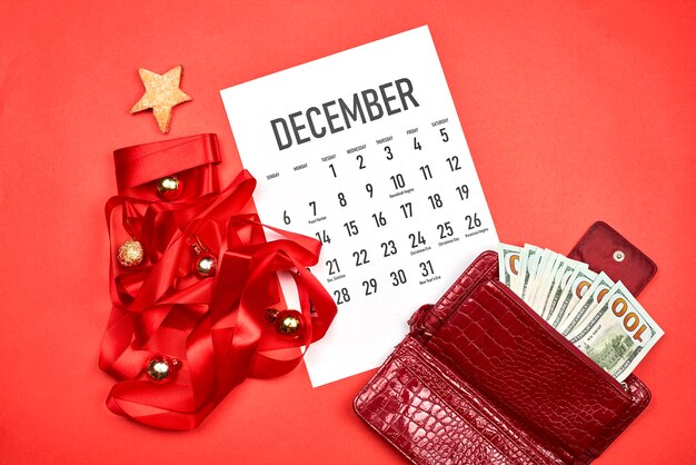 Dezember Kalender und Geldbörse mit Geld