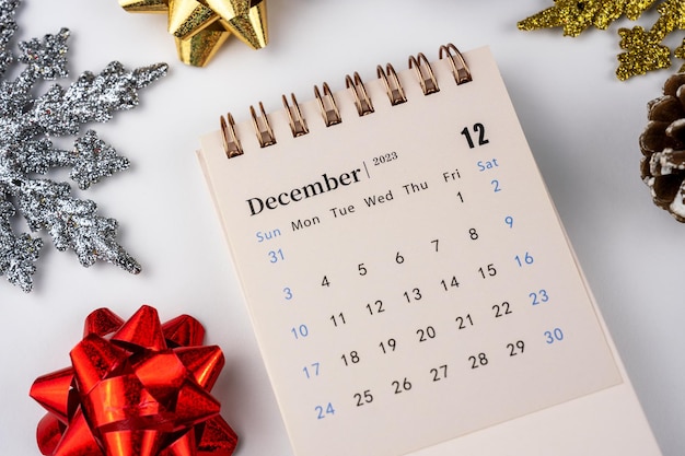 Dezembro de 2023 Calendário de secretária Flat Lay
