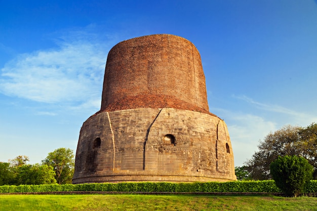 Dhamekh Stupa in der Nähe von Varanasi in Indien