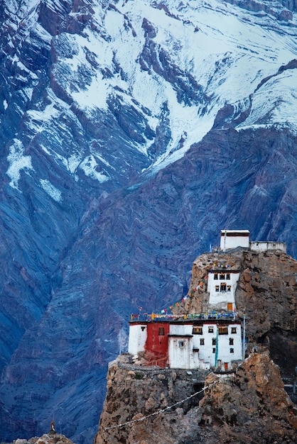 Foto dhankar gompa en el himalaya de la india