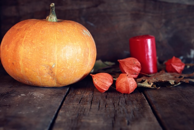 Día de Acción de Gracias calabaza y velas.