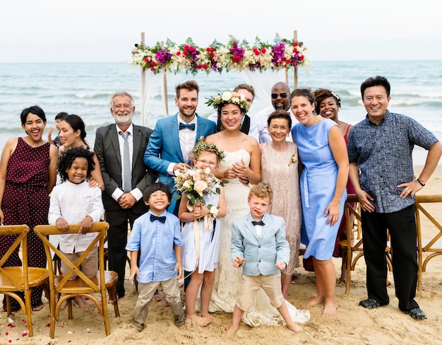 Día de la boda joven pareja caucásica s