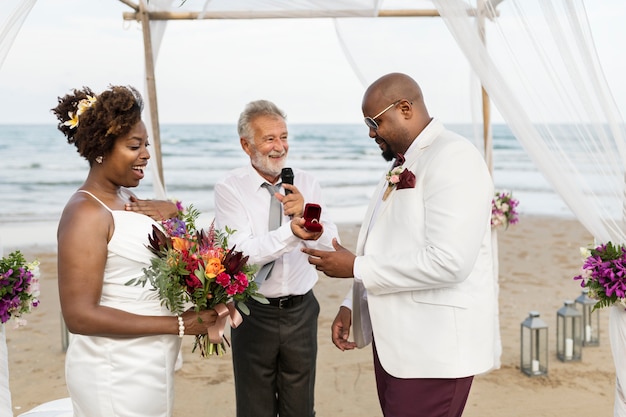 Día de la boda de la pareja afroamericana