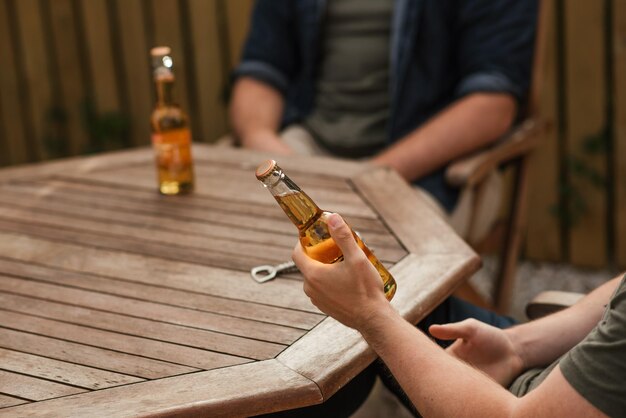 Foto dia de la cerveza con amigos