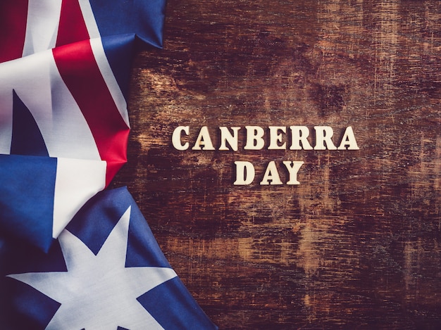 dia de canberra com bandeira australiana