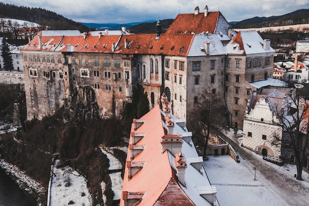 Dia de inverno de Cesky Krumlov